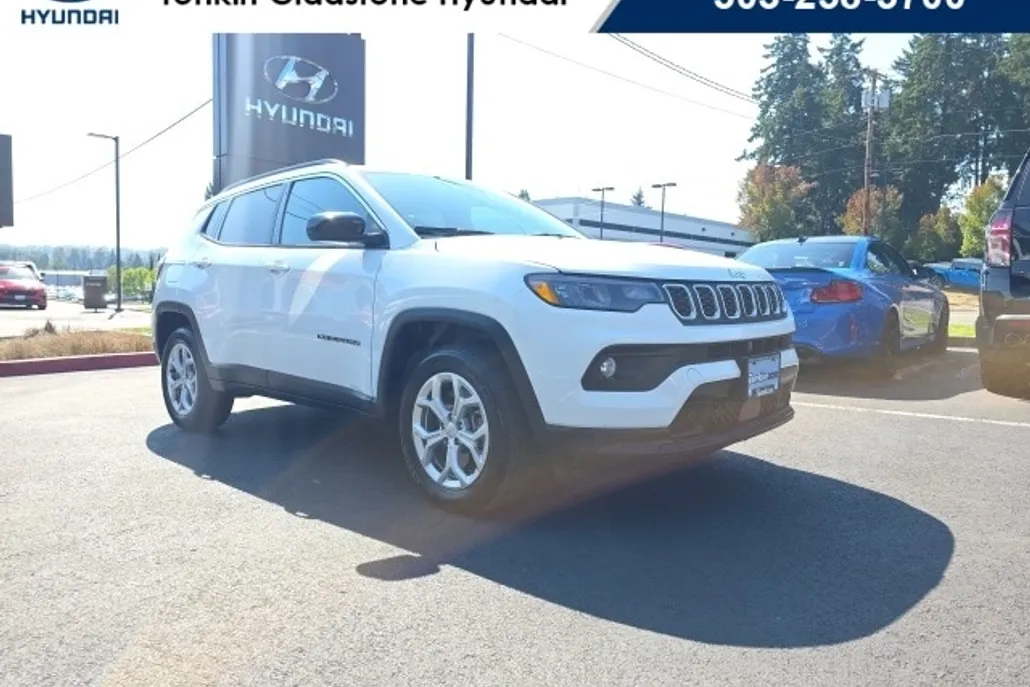 2024 Jeep Compass Latitude photo 1