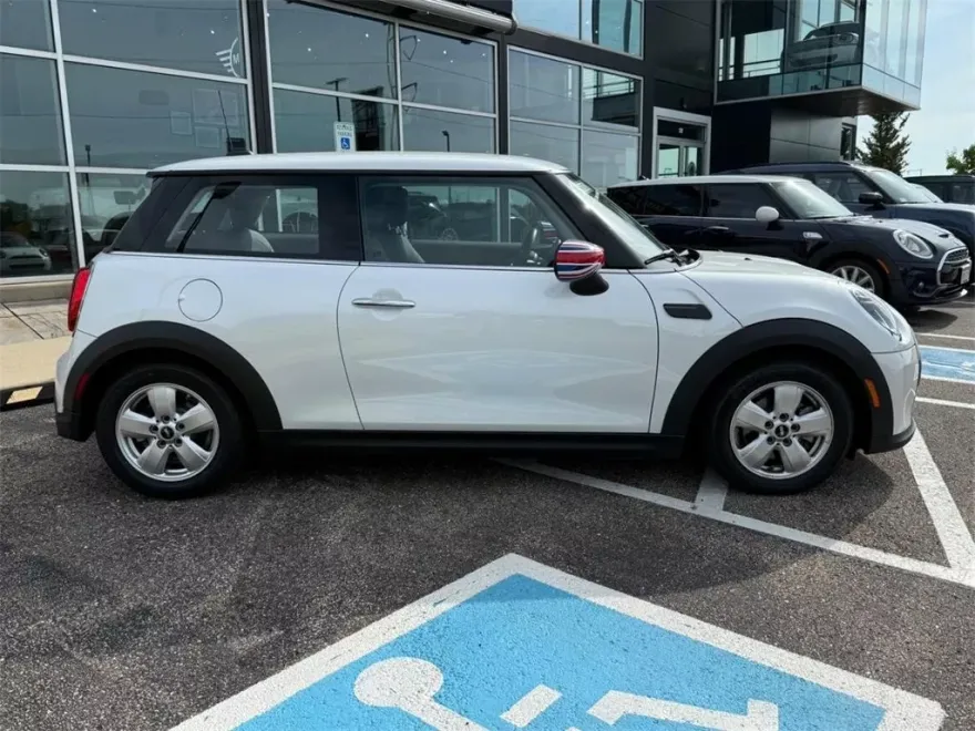 2024 Mini Cooper 2 Door Hardtop photo 2