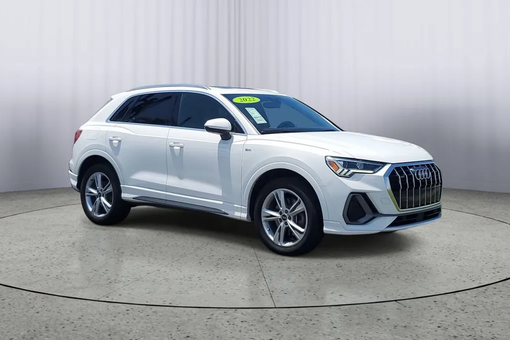 2022 Audi Q3 S line Premium Plus photo 1