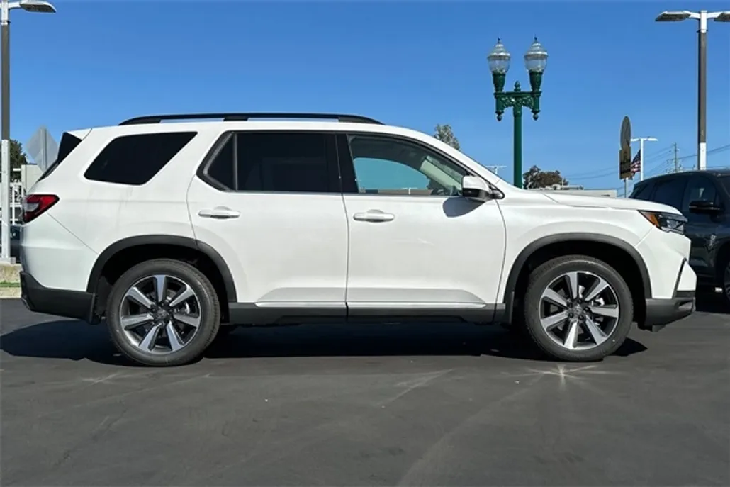 2025 Honda Pilot Touring photo 1