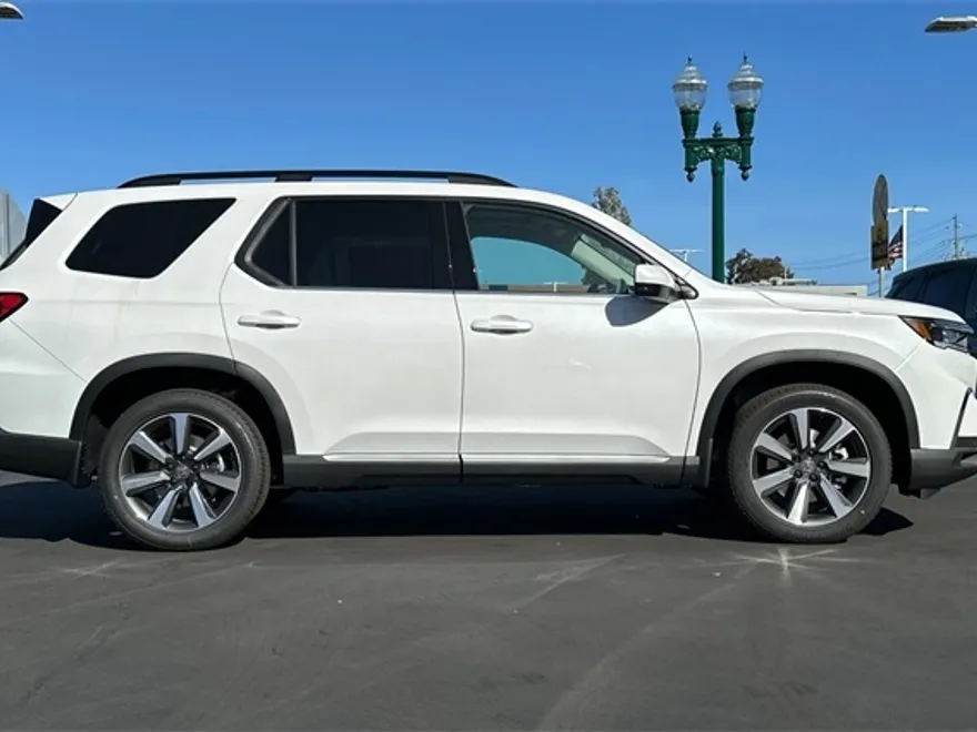 2025 Honda Pilot Touring photo 1