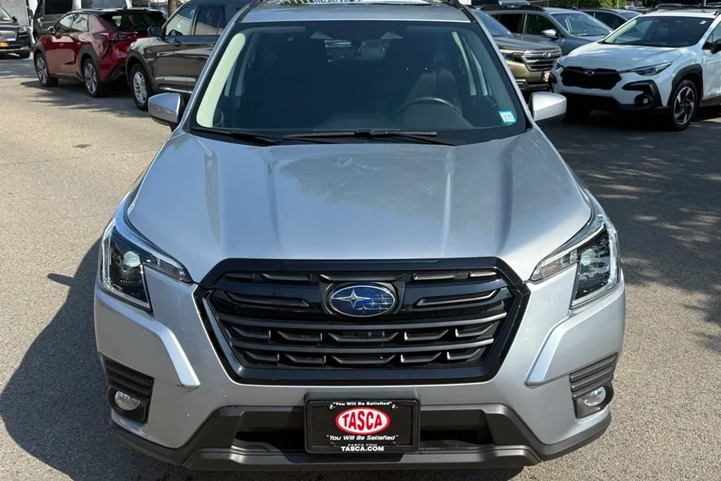 2022 Subaru Forester Premium photo 1