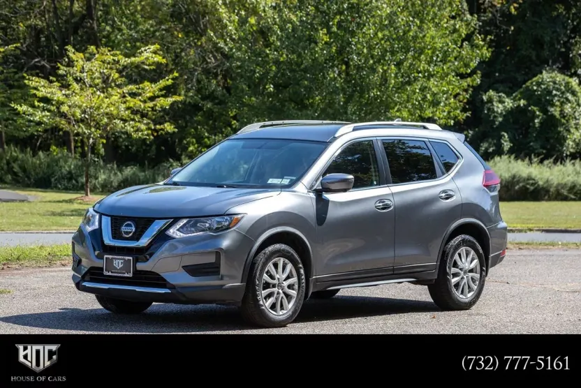 2018 Nissan Rogue SV photo 1