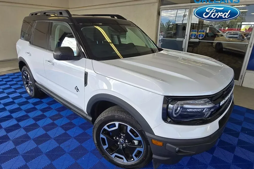 2024 Ford Bronco Sport Outer Banks photo 1