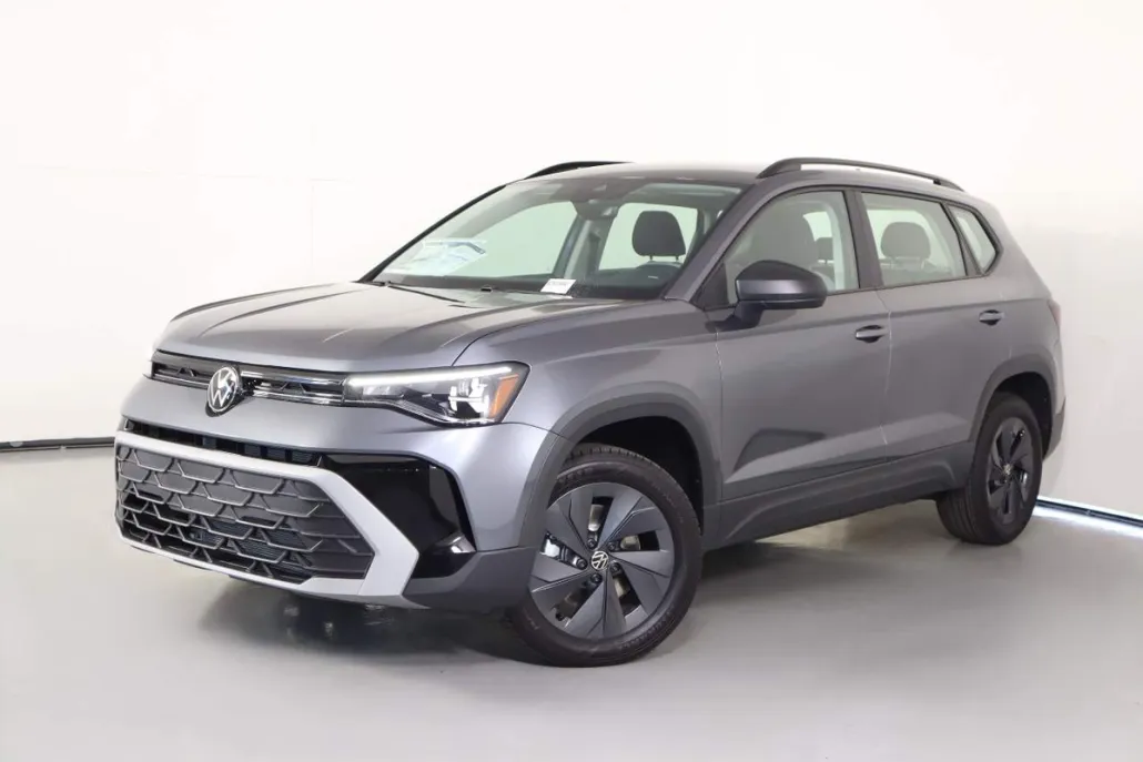2025 Volkswagen Taos S photo 1
