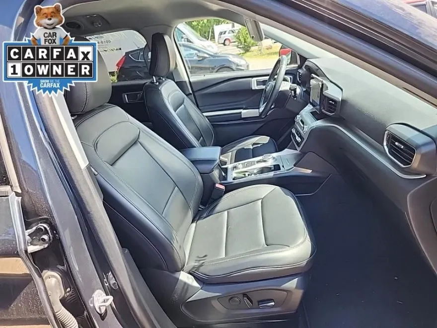 2022 Ford Explorer XLT photo 1