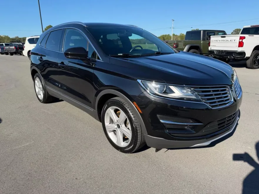 2015 Lincoln MKC Base photo 1