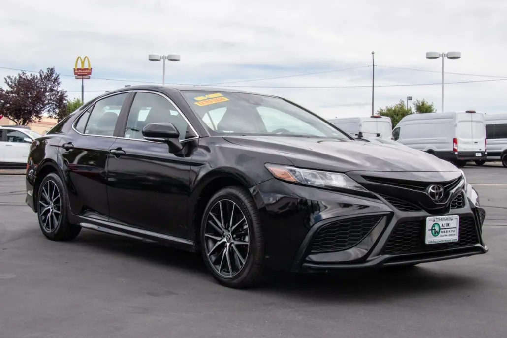 2022 Toyota Camry SE photo 1