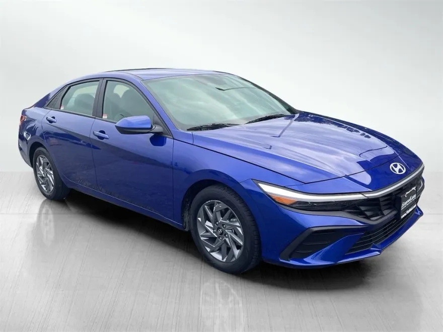 2024 Hyundai Elantra SEL photo 1