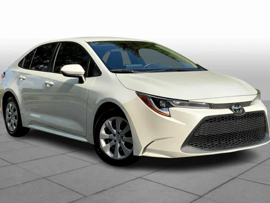 2022 Toyota Corolla LE photo 1