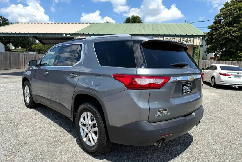 2018 Chevrolet Traverse Cloth 1LT photo 1