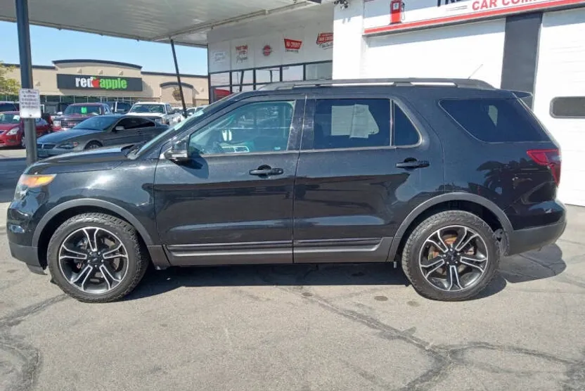 2015 Ford Explorer Sport photo 1