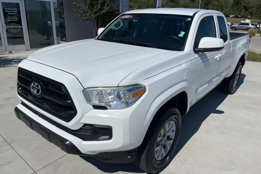 2017 Toyota Tacoma SR photo 1
