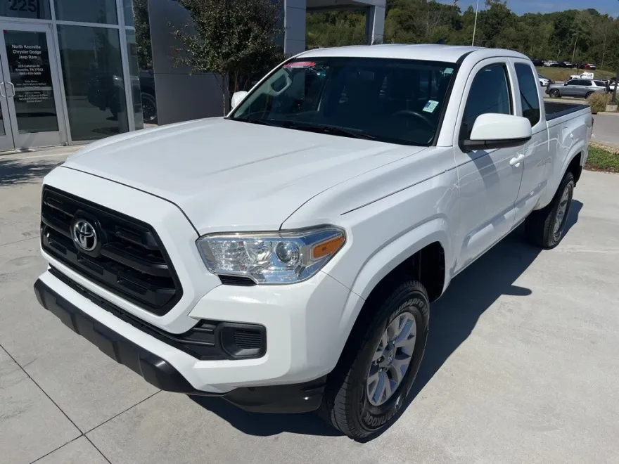 2017 Toyota Tacoma SR photo 1