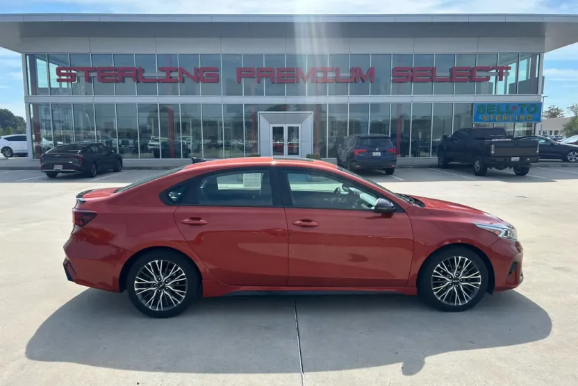 2023 Kia Forte GT-Line photo 1