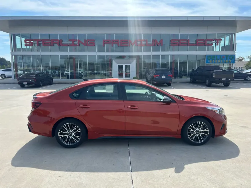 2023 Kia Forte GT-Line photo 1