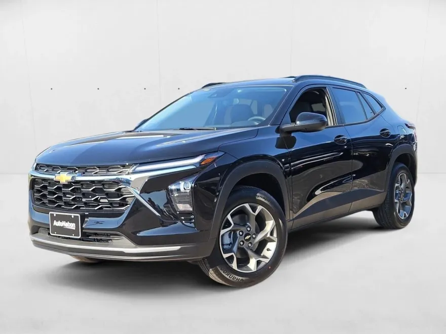 2025 Chevrolet Trax LT photo 1
