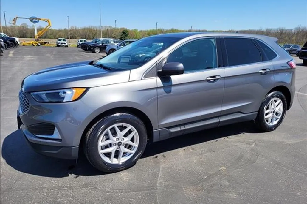 2024 Ford Edge SEL photo 1
