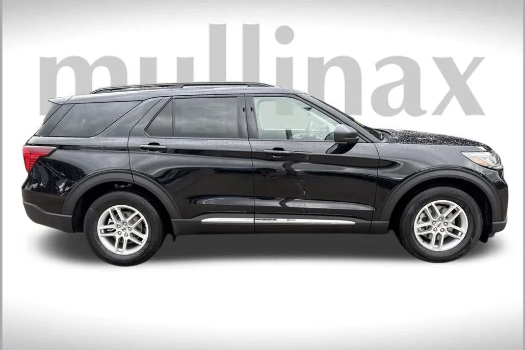 2025 Ford Explorer photo 1