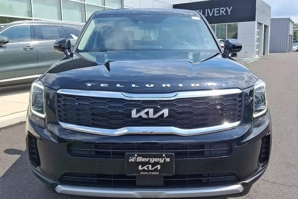 2022 Kia Telluride LX photo 1