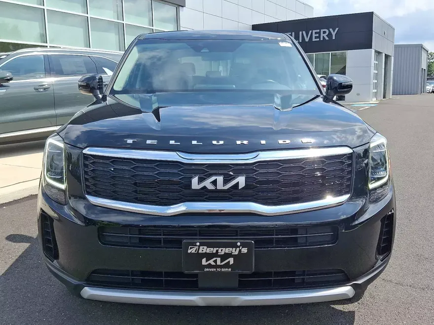 2022 Kia Telluride LX photo 1