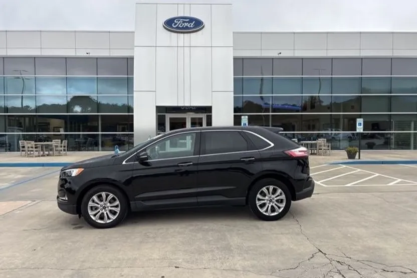 2022 Ford Edge Titanium photo 1