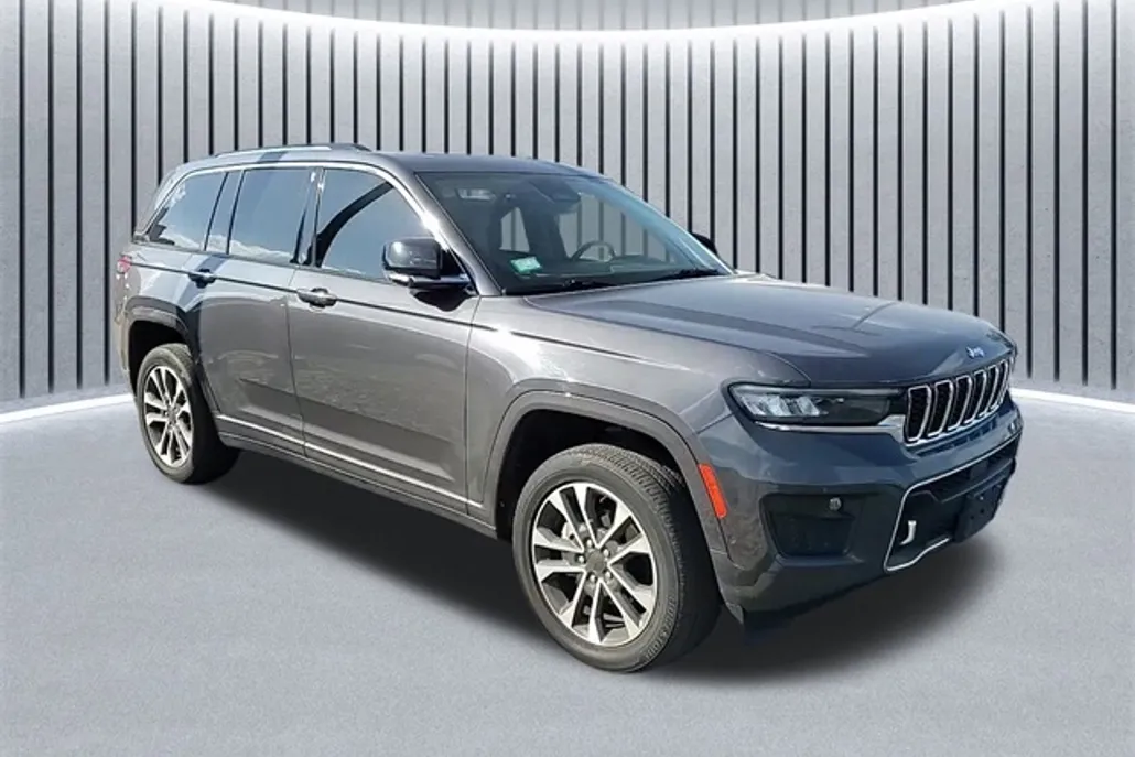 2022 Jeep Grand Cherokee Overland photo 1