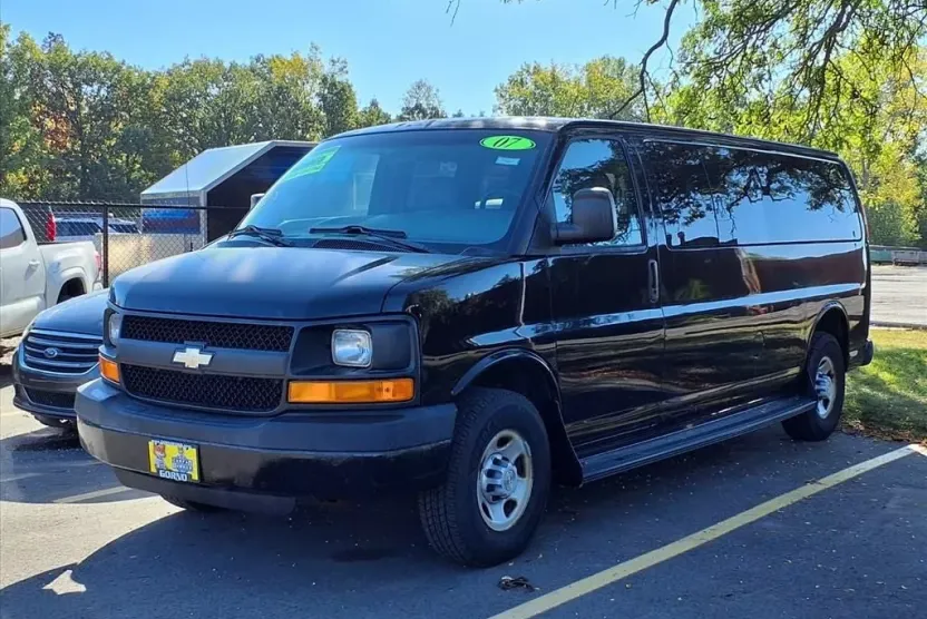2007 Chevrolet Express LS photo 1