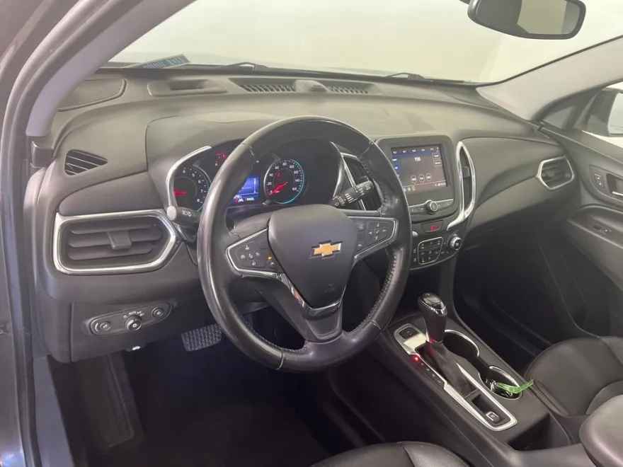 2020 Chevrolet Equinox LT photo 1