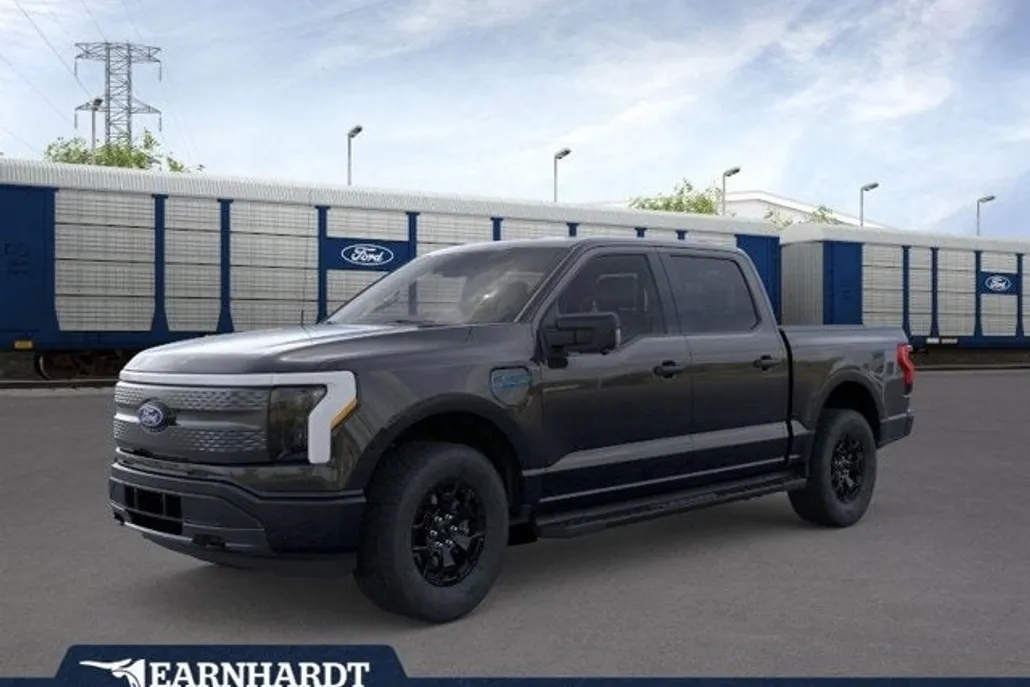 2025 Ford F-150 Lightning XLT photo 1