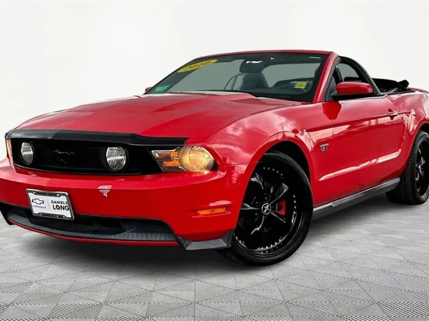 2010 Ford Mustang GT Convertible photo 1