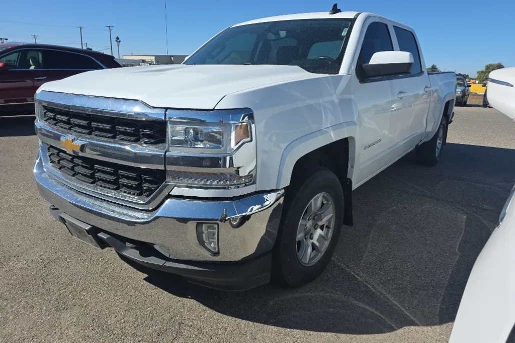 2018 Chevrolet Silverado 1500 LT photo 1