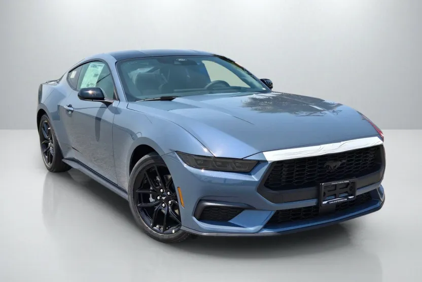 2025 Ford Mustang EcoBoost photo 1