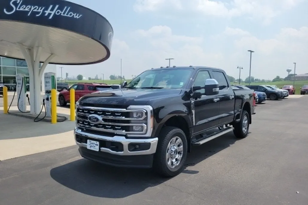 2025 Ford F-350 Lariat photo 1