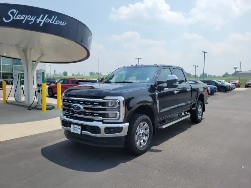 2025 Ford F-350 Lariat photo 1