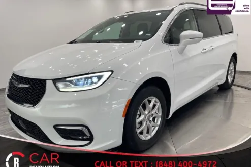 2022 Chrysler Pacifica Touring L photo 3