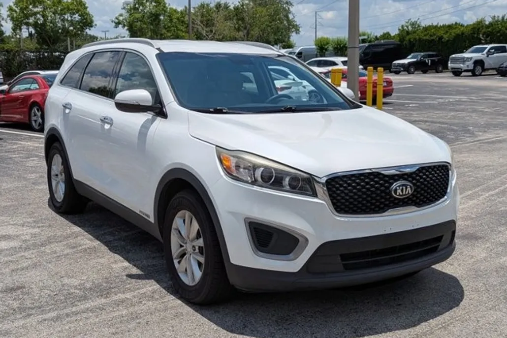 2017 Kia Sorento LX V6 photo 1