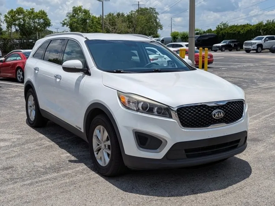2017 Kia Sorento LX V6 photo 1