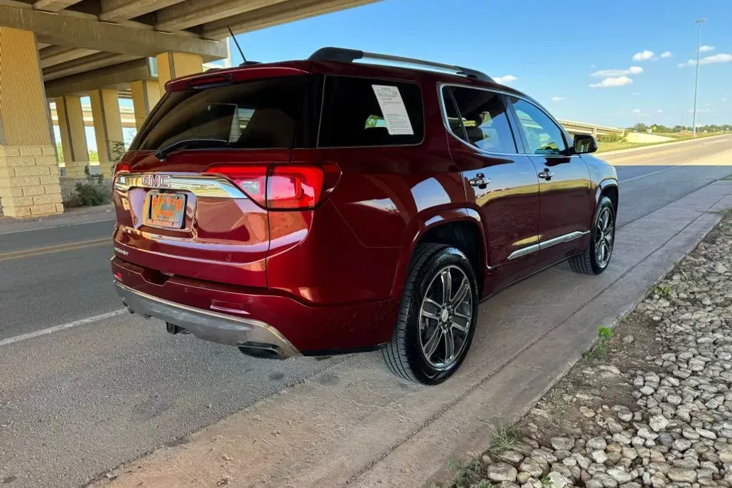 2017 Gmc Acadia Denali photo 1