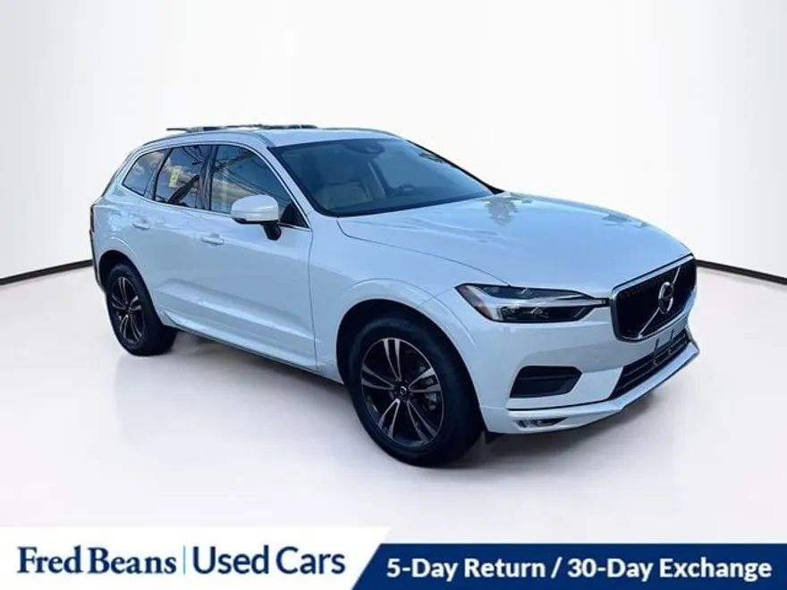 2021 Volvo XC60 T5 Momentum photo 1