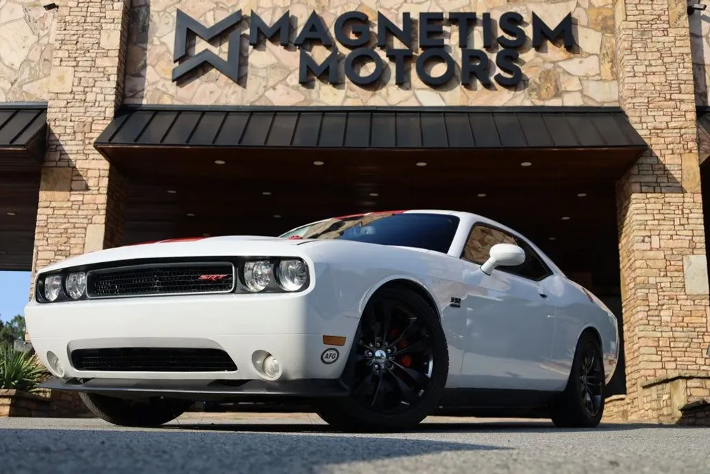 2014 Dodge Challenger SRT8 photo 1