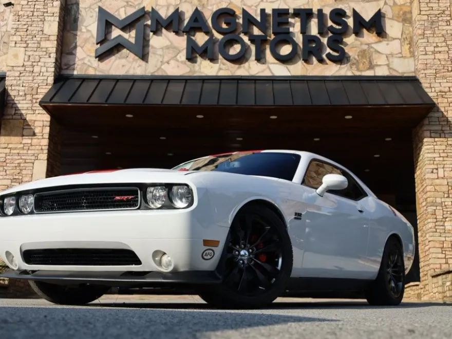 2014 Dodge Challenger SRT8 photo 1