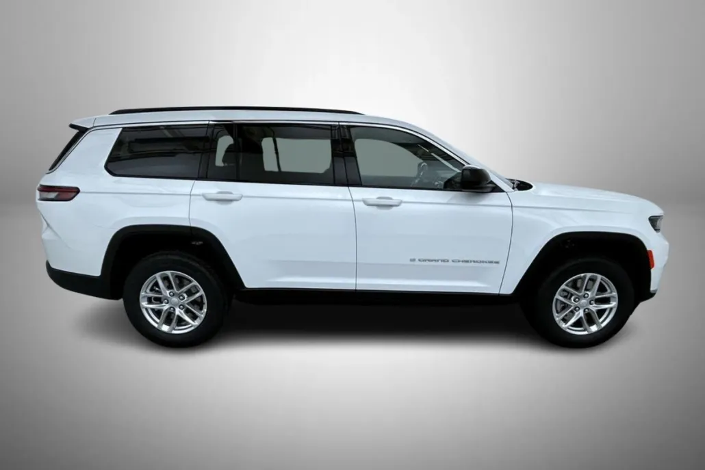 2025 Jeep Grand Cherokee Laredo photo 1