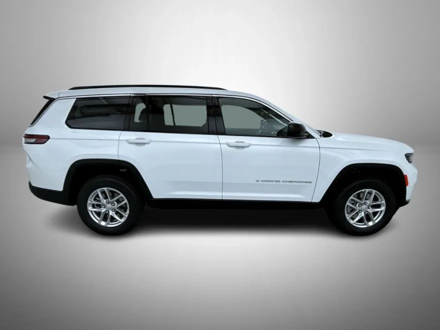 2025 Jeep Grand Cherokee Laredo photo 1