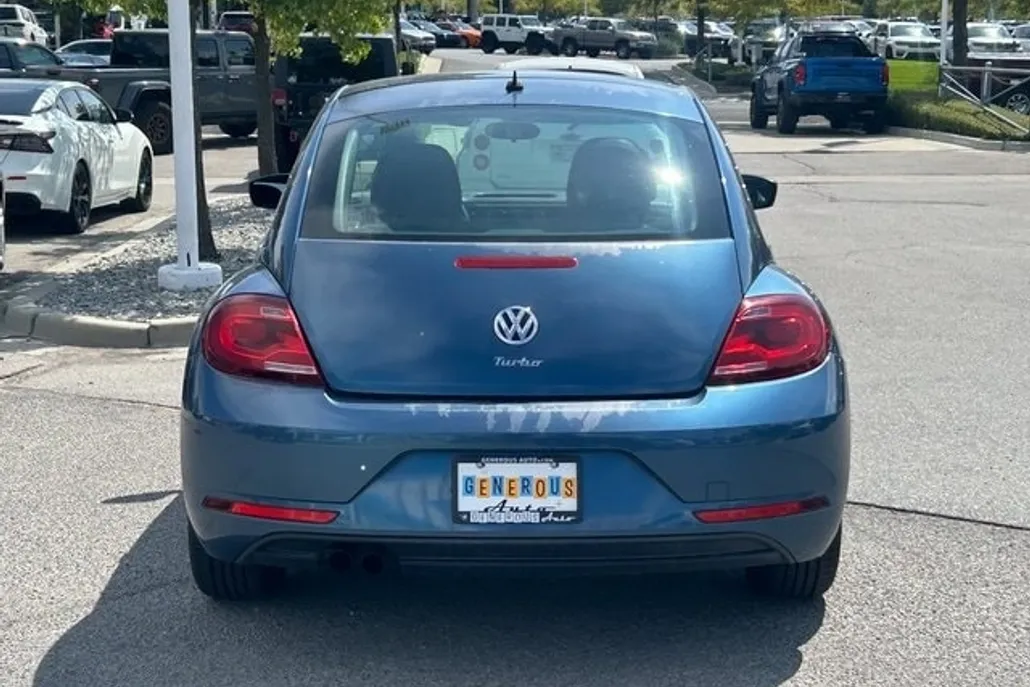 2017 Volkswagen Beetle 1.8T Classic photo 1