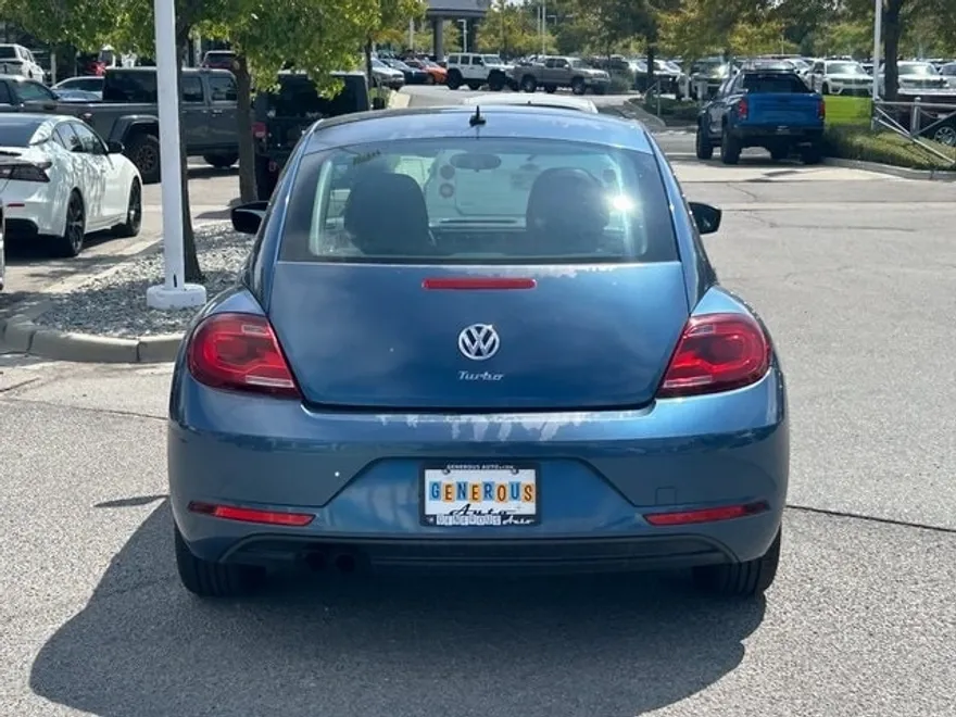 2017 Volkswagen Beetle 1.8T Classic photo 1