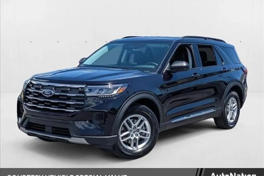 2025 Ford Explorer photo 1