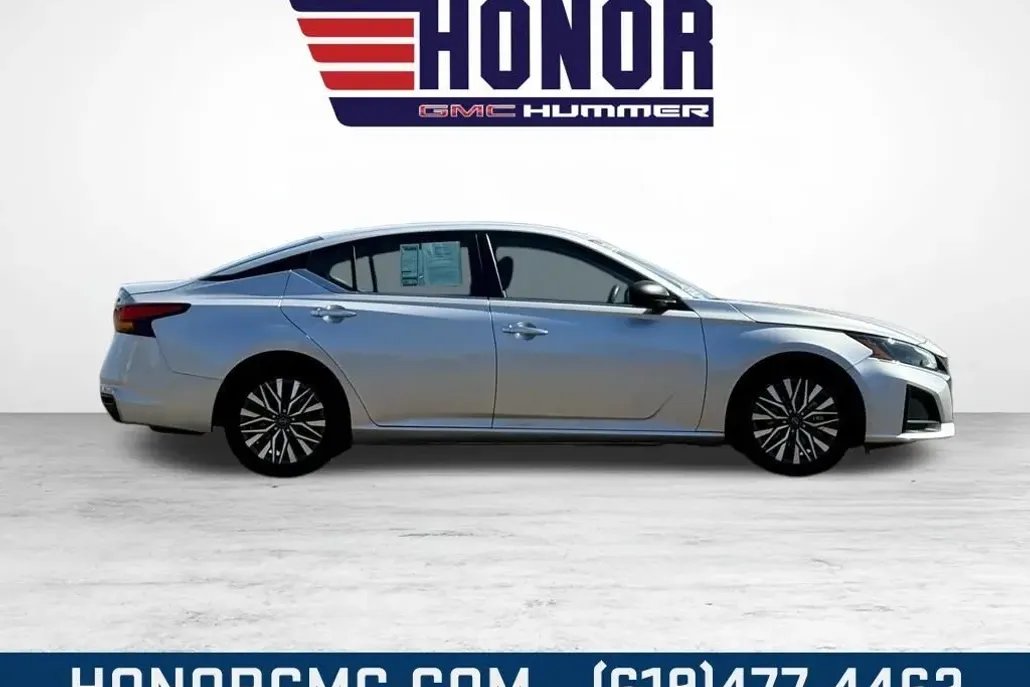 2024 Nissan Altima SV photo 1
