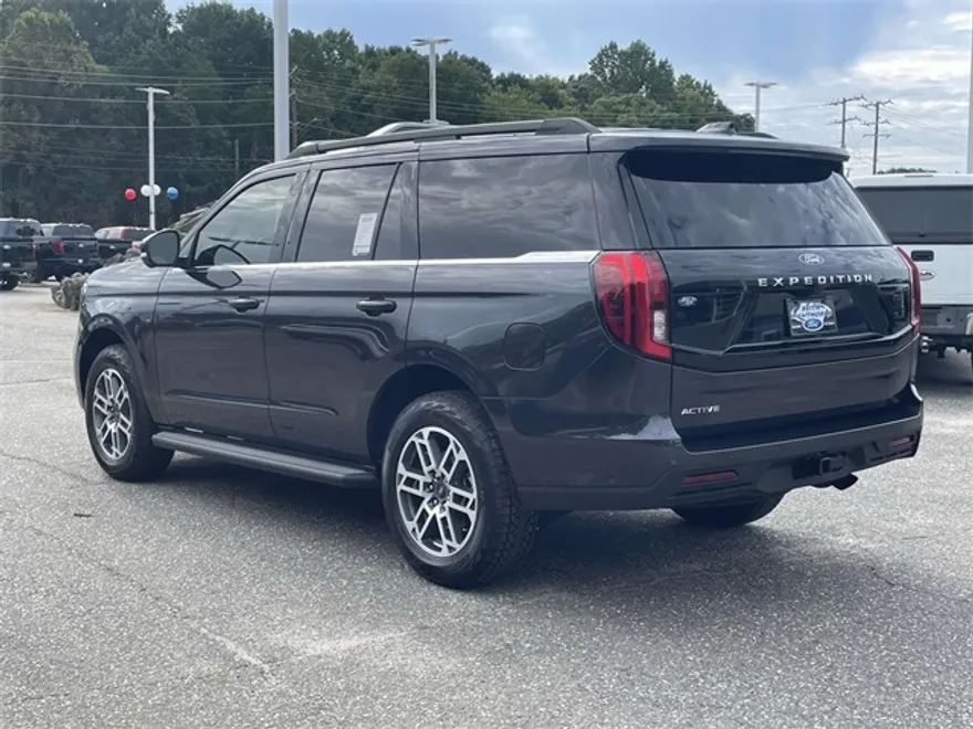 2025 Ford Expedition photo 1