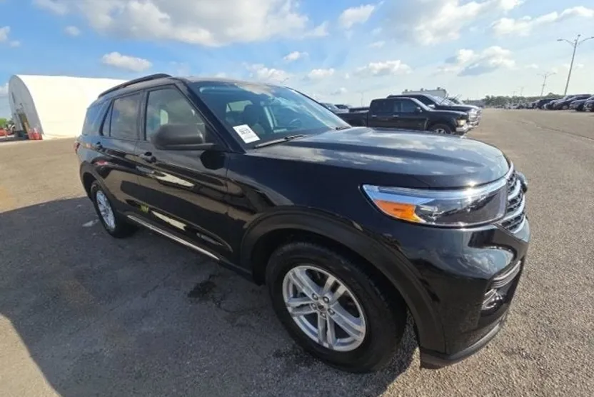 2024 Ford Explorer XLT photo 1